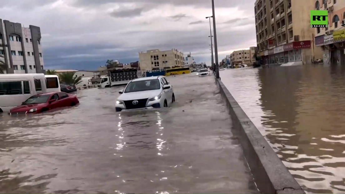 Снажна олуја погодила Дубаи: Поплављени путеви, аеродром преусмерио долазне летове