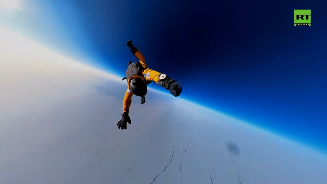Слободан пад и први скок на свету из стратосфере на Северни пол