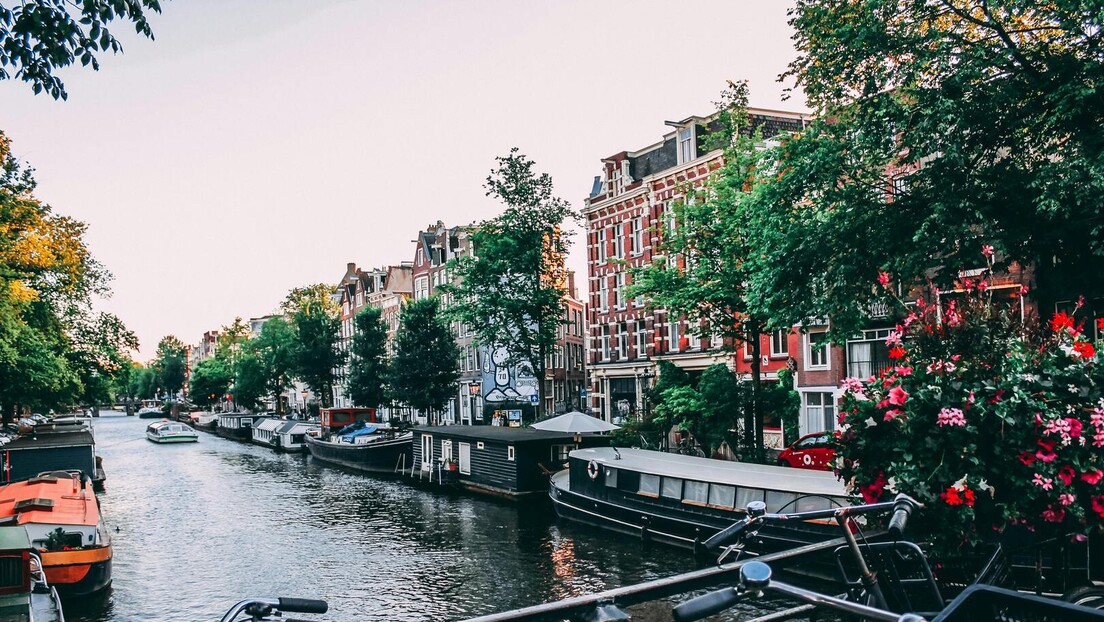 Амстердам забрањује изградњу нових хотела због великог броја туриста