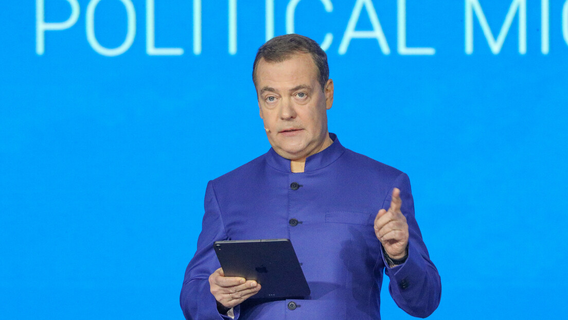 Медведев: Можда је Запад донео одлуку да ликвидира Зеленског