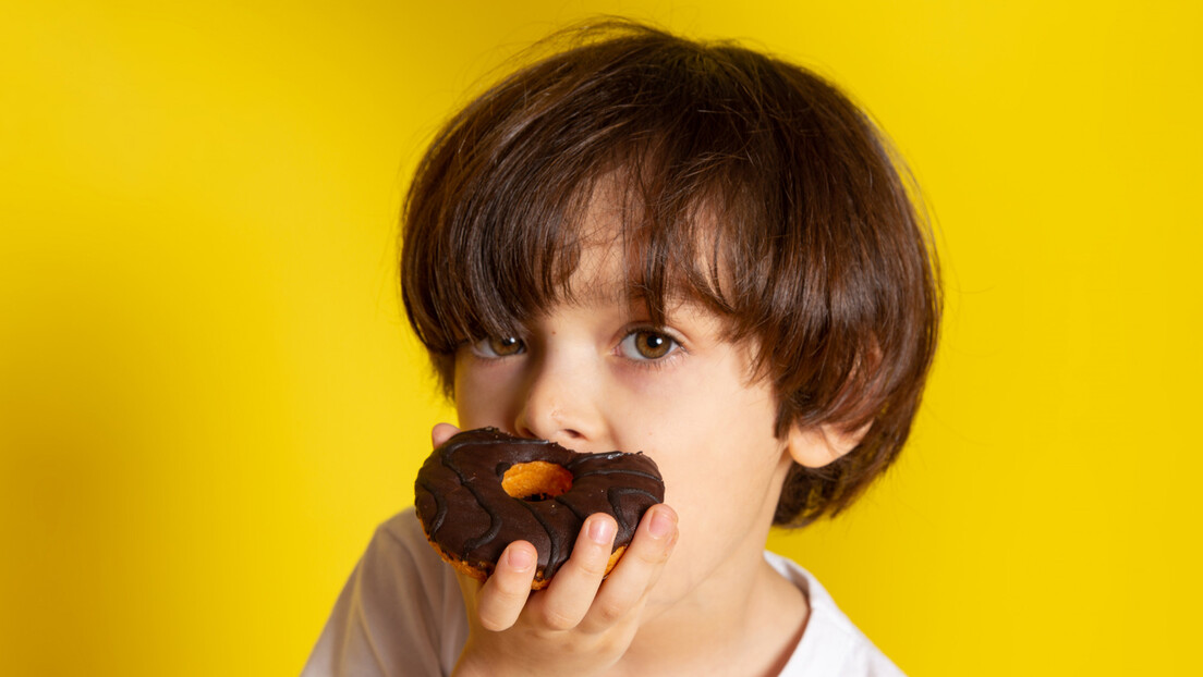 "Моје дете не једе слаткише" - стручњаци имају другачије мишљење, наглашавају да је овај став опасан