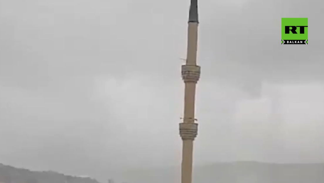 Pijavica iznad Turske: Vetar nosio krovove kuća, oborio minaret (VIDEO)