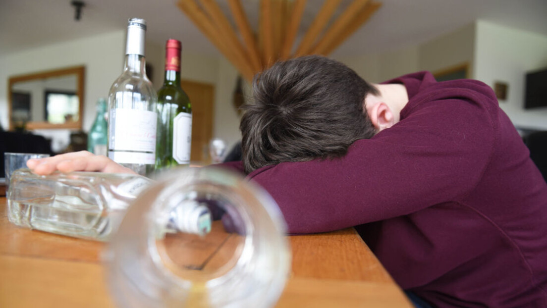 Lekari apelovali na roditelje: Svaki vikend sve više pijanih maloletnika