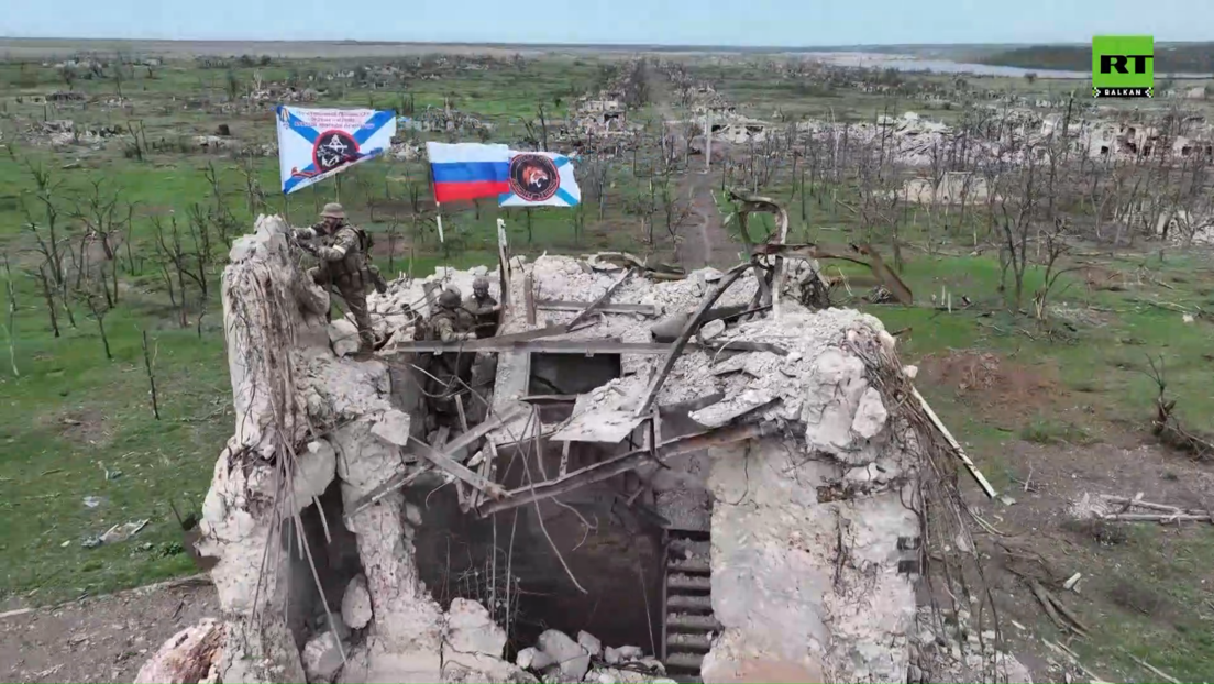 РТ на првој линији фронта: Руска застава се вијори у ослобођеној Новомихајловки (ВИДЕО)