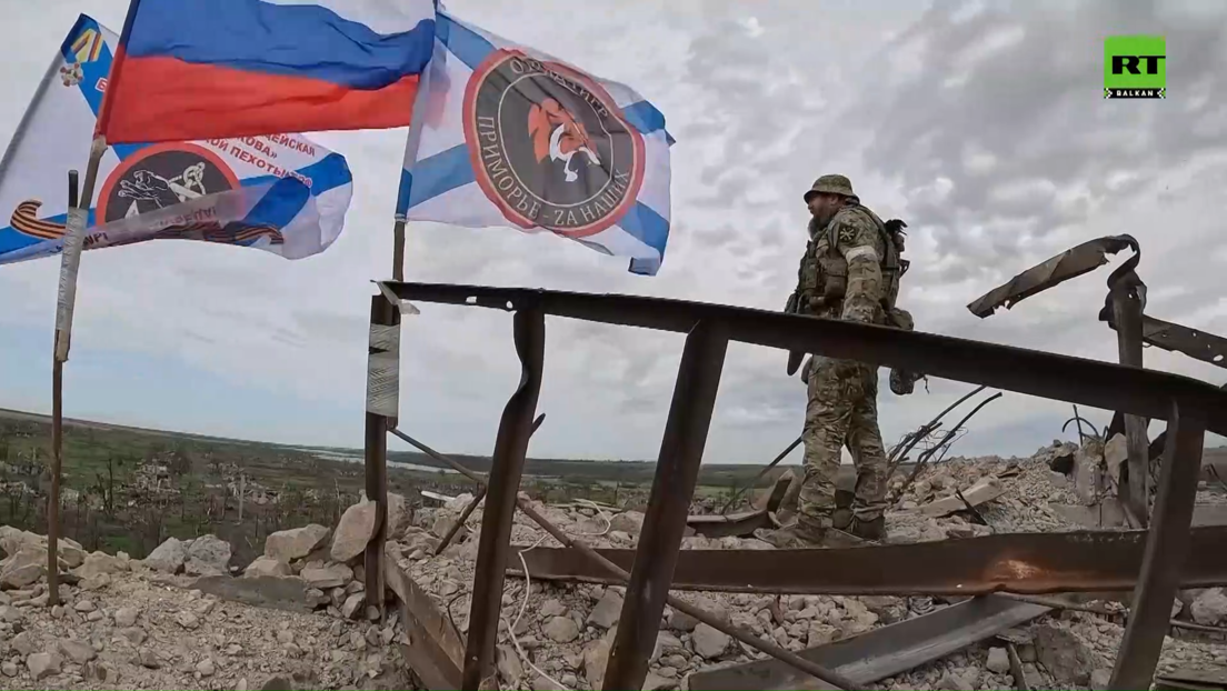Руска застава се вијори у ослобођеној Новомихајловки