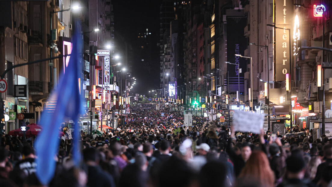 Стотине хиљада Аргентинаца изашло на улице: "Горе буџет, доле Милеијев план"
