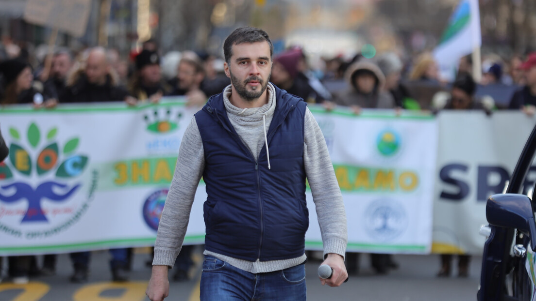 Novi vođa opozicije: Ko je Savo Manojlović i zašto sada ulazi u politiku