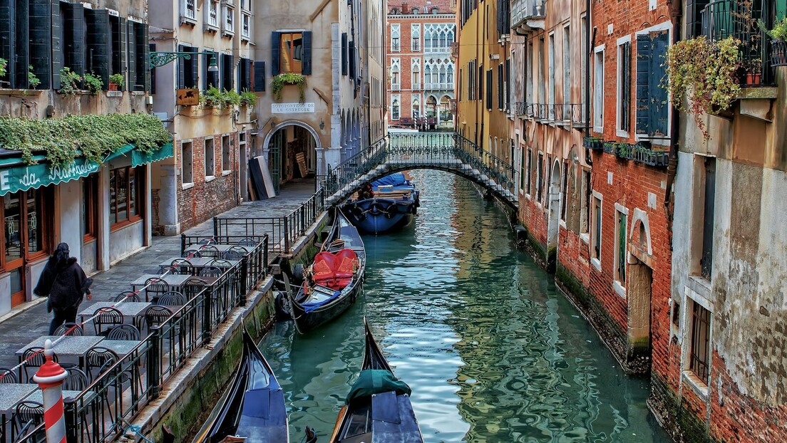 Венеција почиње да наплаћује туристима улазак у град - грађани незадовољни