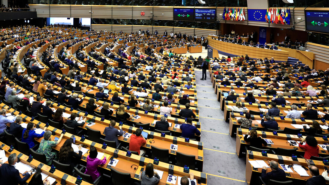 Jedini golub mira u Evropskom parlamentu izazvao kritike (VIDEO)