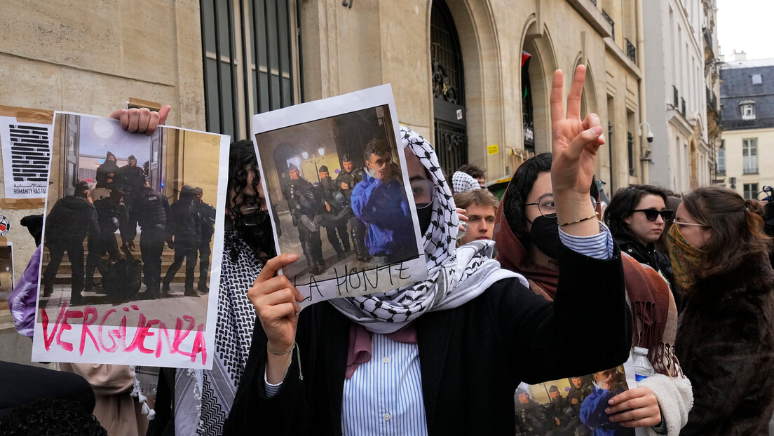 Антиизраелски протести у Паризу: Студенти блокирали приступ универзитету (ФОТО)