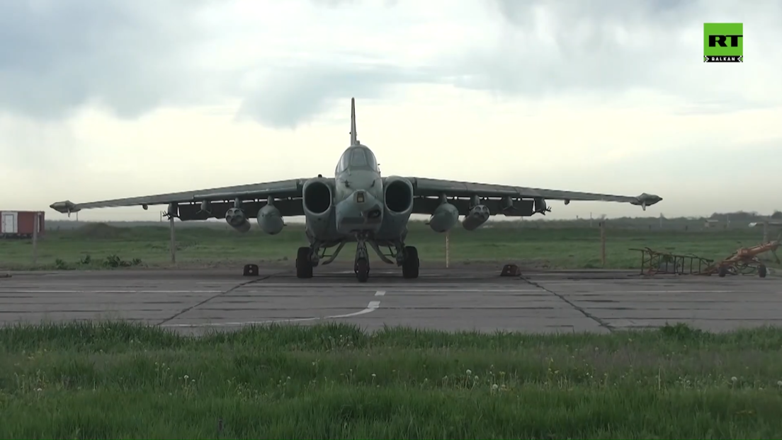 Руски ловци Су-25 уништавају украјинско упориште
