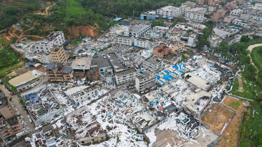Торнадо протутњао кинеским градом: Падао град величине песнице, погинуло најмање петоро људи (ВИДЕО)