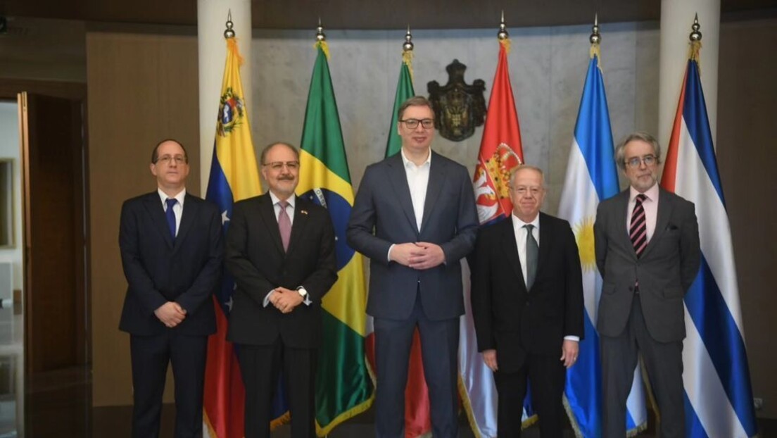 Vučić sa ambasadorima Južne Amerike: Posledice rezolucije o Srebrenici po stabilnost regiona i sveta