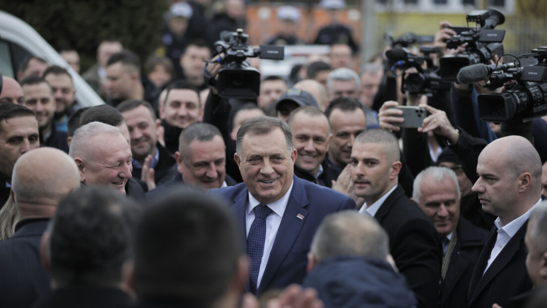 Održano ročište Dodiku i Lukiću: Predsednik RS dočekan aplauzom; sledeće ročište 22. maja