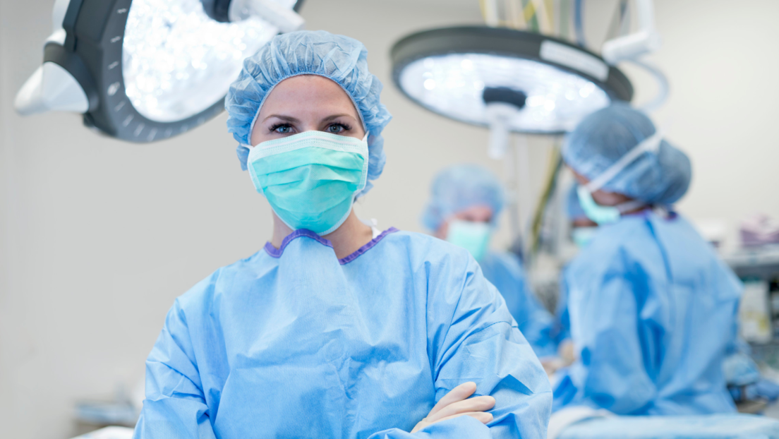 Zbog čega hirurzi nose plave ili zelene mantile, a skoro nikada bele