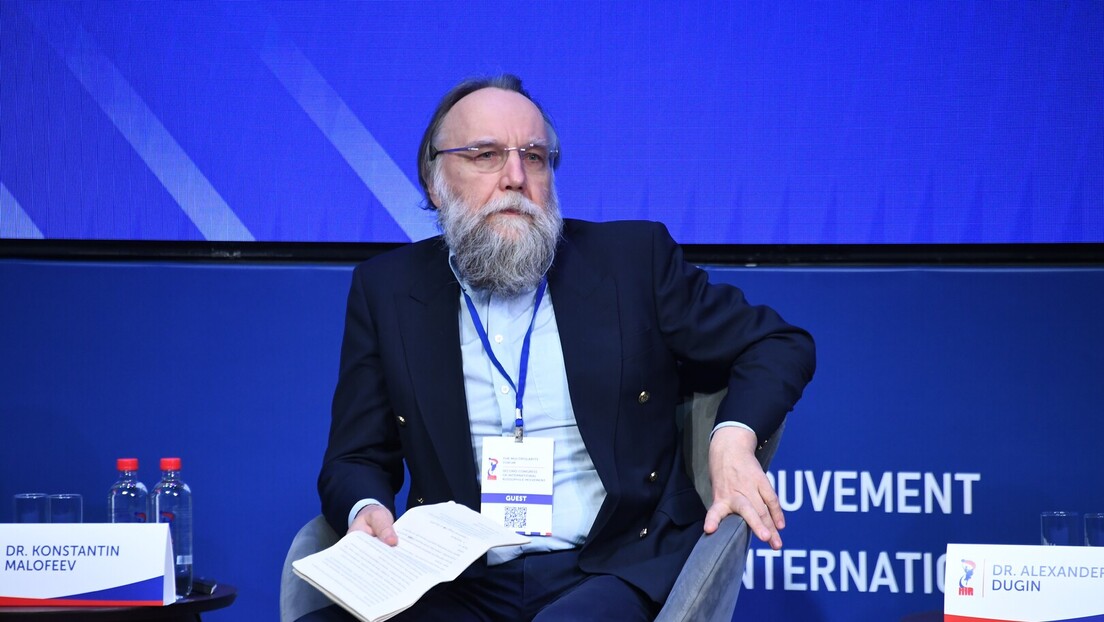 Taker Karlson sa ruskim filozofom Duginom: Liberalizam će prerasti u totalitarizam