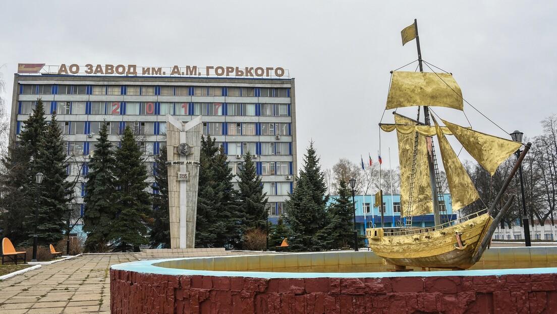 Rusija predstavlja dva broda: Na pučini i "Tajfun" i "Viktor Veliki"