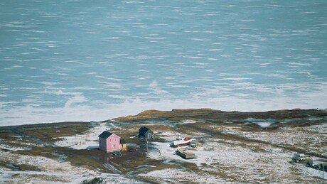 Канађани негодују: Од таксе, преко кју-ар кода, до слободе кретања