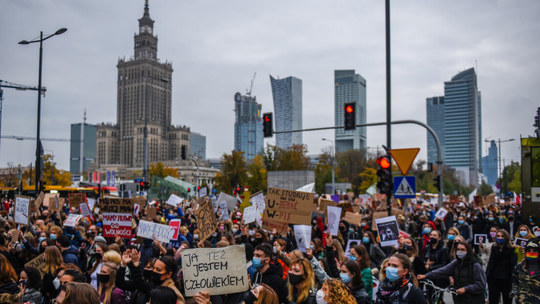 "Ovo nije naš rat": U Varšavi demonstracije protiv mešanja u sukob u Ukrajini