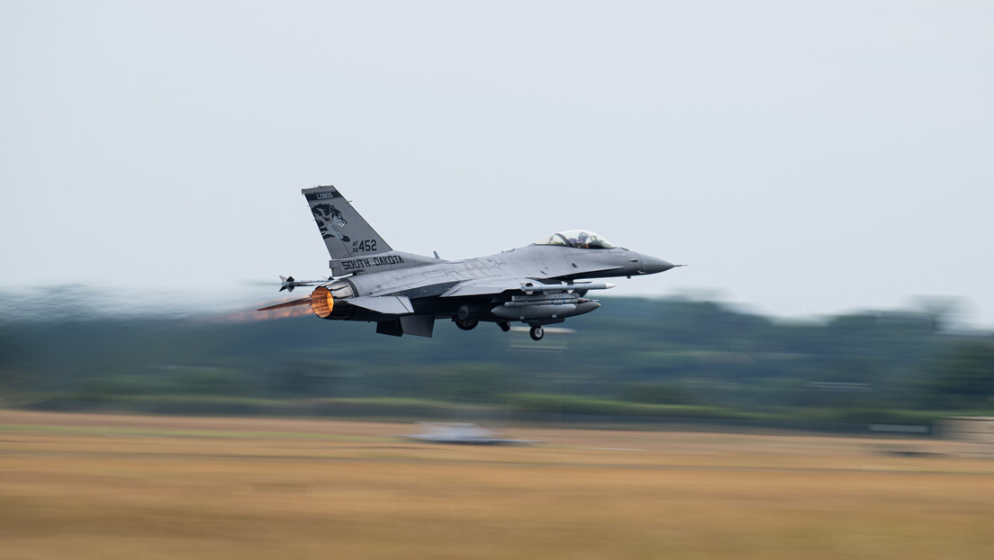 Amerikanci testirali F-16 kojim pilotira veštačka inteligencija