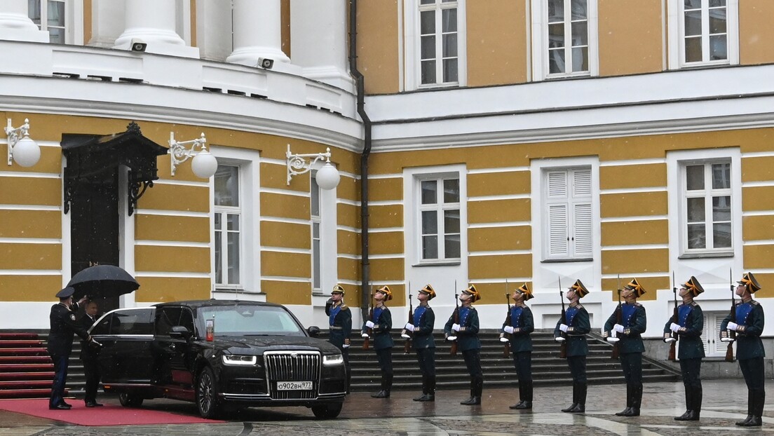 Putinova kancelarija na četiri točka: Šta je novo u "aurusu"