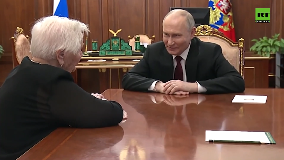 После инаугурације: Путин са учитељицом (ВИДЕО)