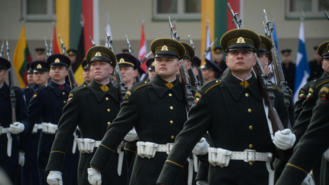 "Фајненшел тајмс": Литванија спремна да пошаље војнике у Украјину