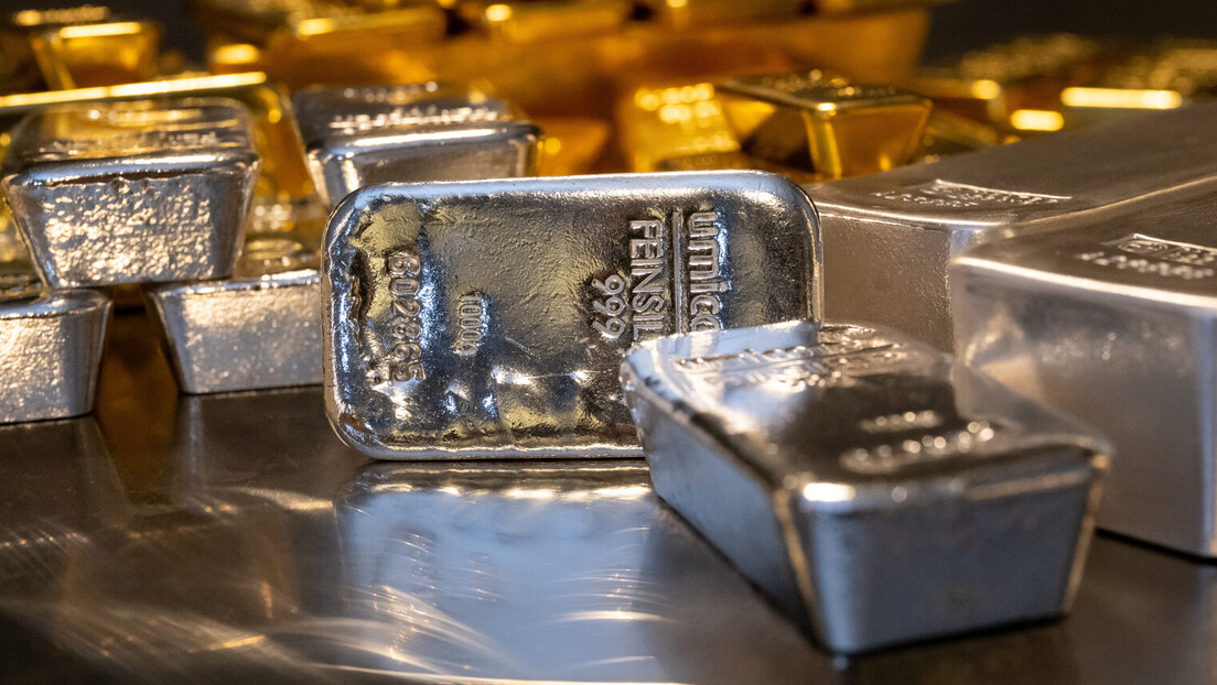 Сребро је ново злато, купују га и на кило: Цена му за четврт века порасла за скоро 600 одсто