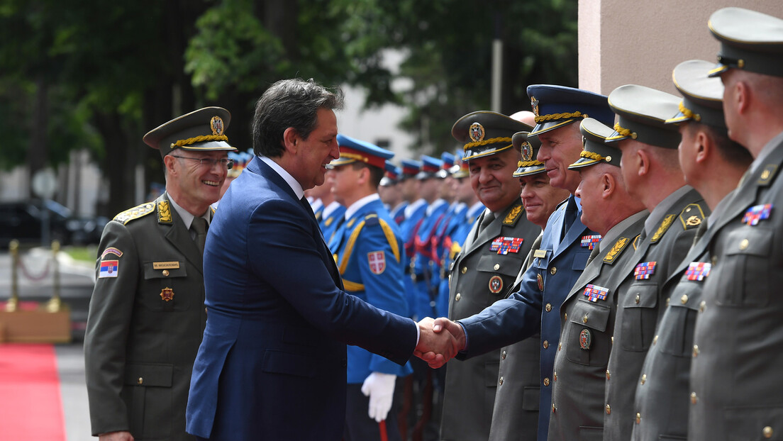Гашић у Генералштабу: Настављамо јачање Војске Србије