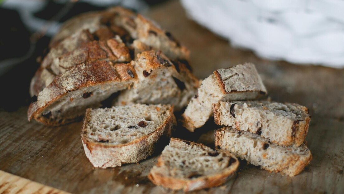 Како се чува хлеб да би дуже остао свеж