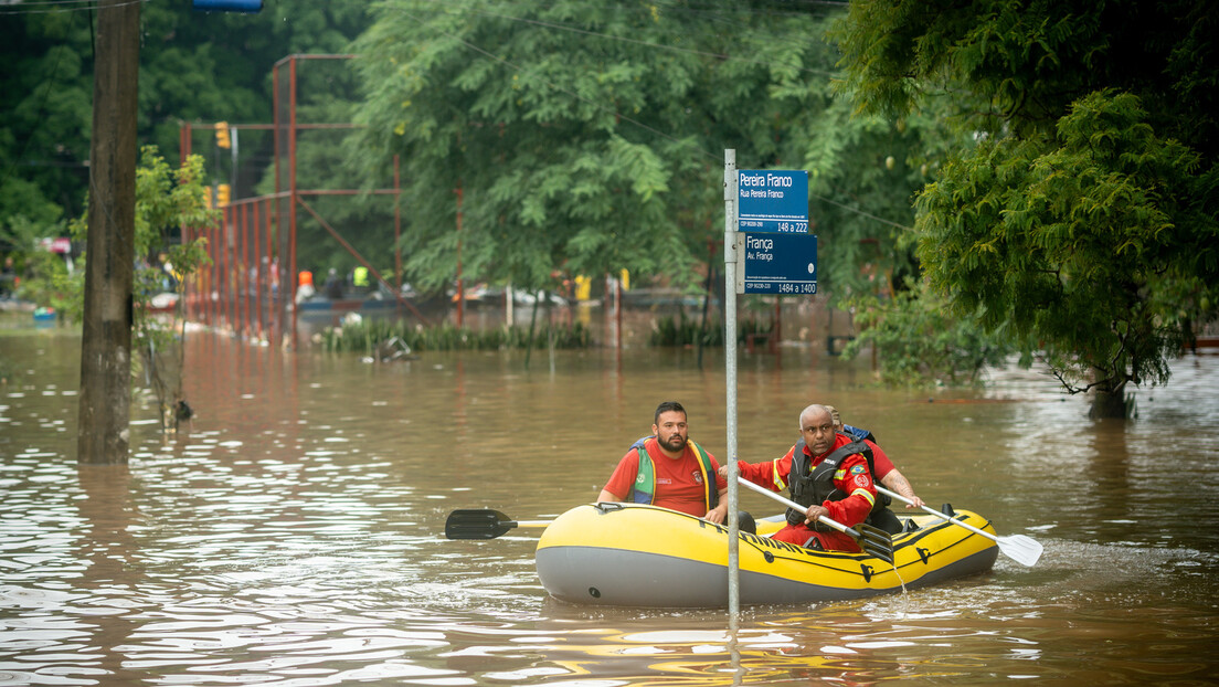 Broj poginulih u poplavama na jugu Brazila povećao se na 136 (FOTO)