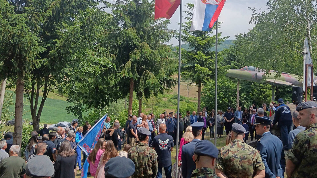 Dan sećanja na pilota Milenka Pavlovića: Položeni venci na spomen obeležju kod Valjeva