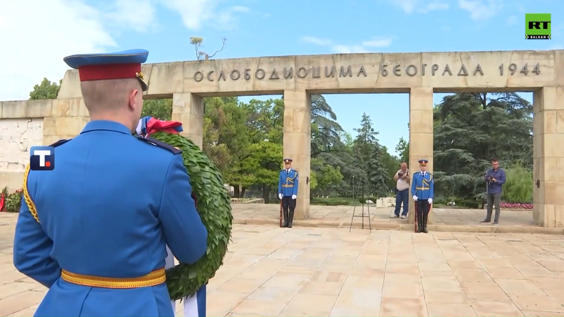 Ministar Popović položio venac na Spomenik oslobodiocima Beograda (VIDEO)