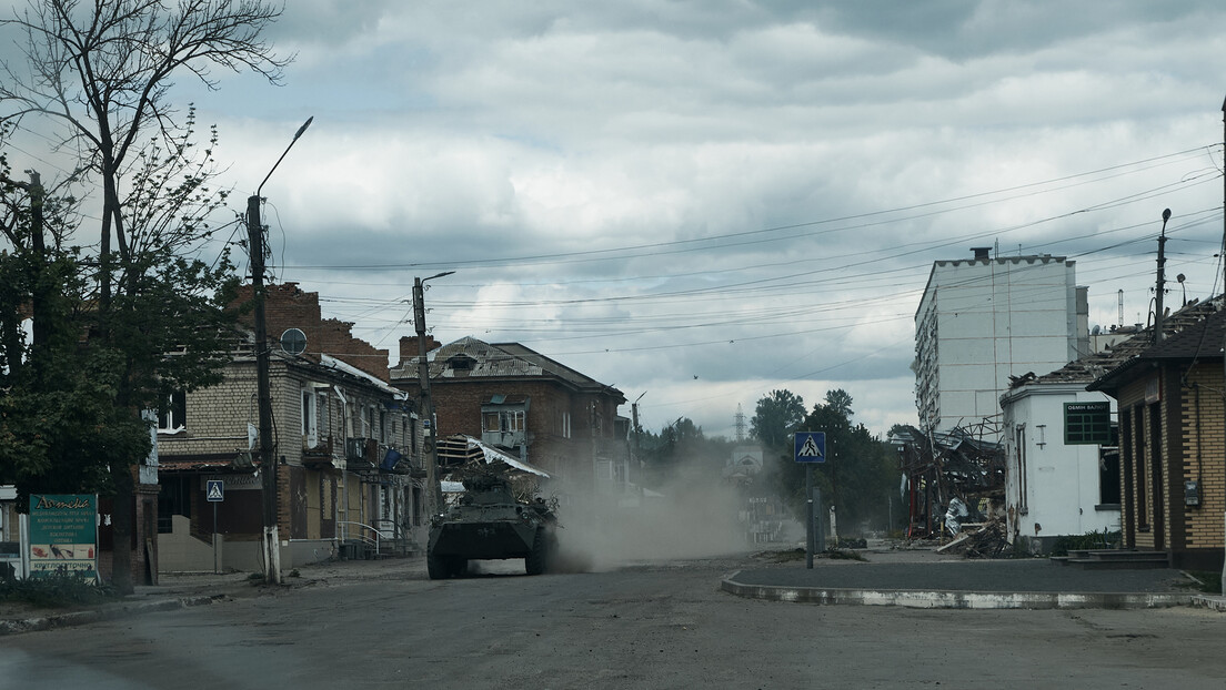 Украјинска војска од цивилних грађевина прави утврђења око Харкова