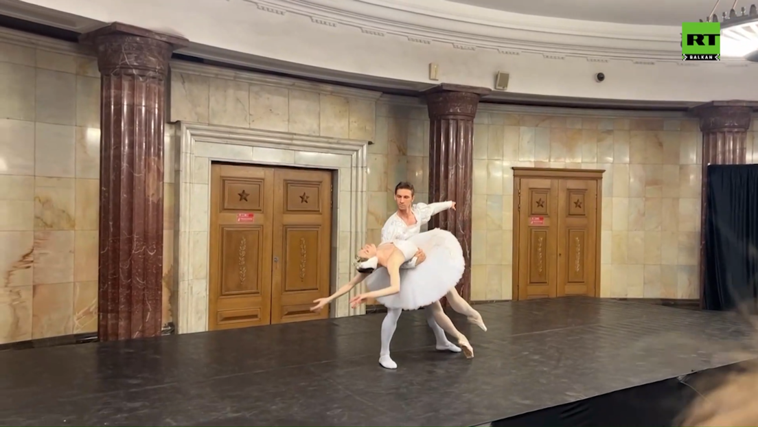 Московски метро прославио 89. рођендан: Путници уживали у балету и културним манифестацијама (ВИДЕО)