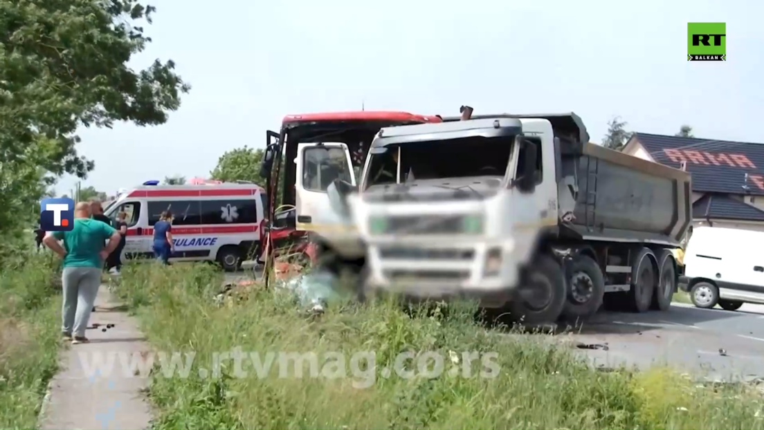 Епилог саобраћајне несреће код Обреновца: Погинуо возач аутобуса, 21 особа повређена