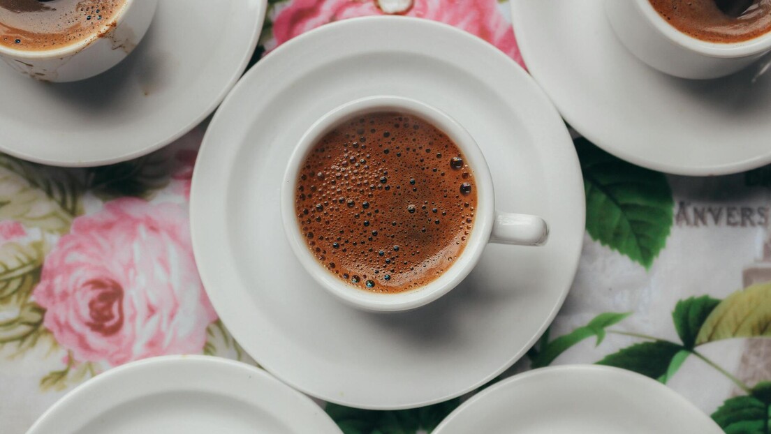 Šta se dešava kad kafu pijemo na prazan stomak i da li je ova navika štetna po zdravlje