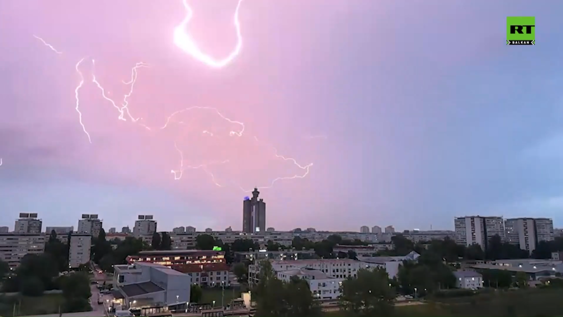 Neverovatan snimak udara groma u Beogradu