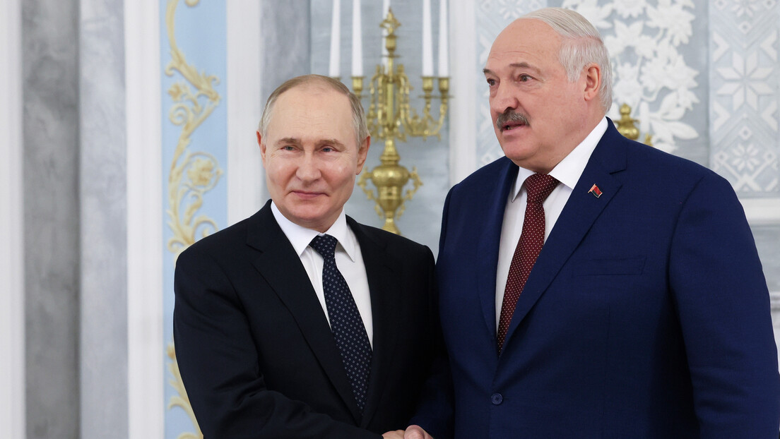 Путин и Лукашенко разговарали 14 сати