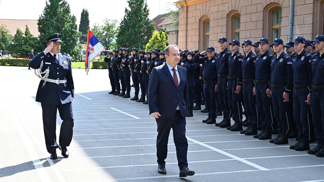 Dačić sa budućim policajcima: Nema jake države bez jake policije