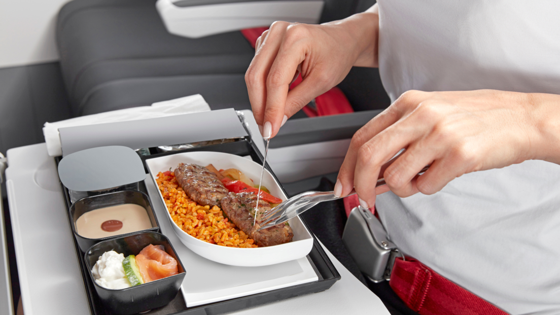 Koja hrana će vam u avionu biti ukusnija, a koju treba izbegavati