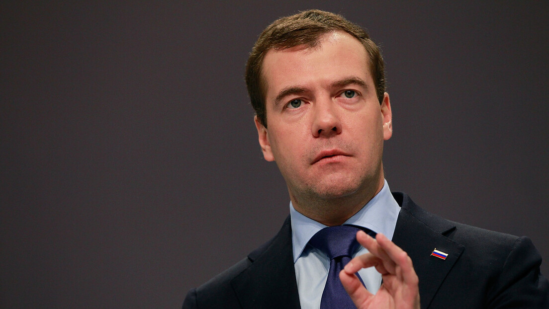 Упозорење Медведева: У случају удара САД на руске положаје, то би био почетак трећег светског рата