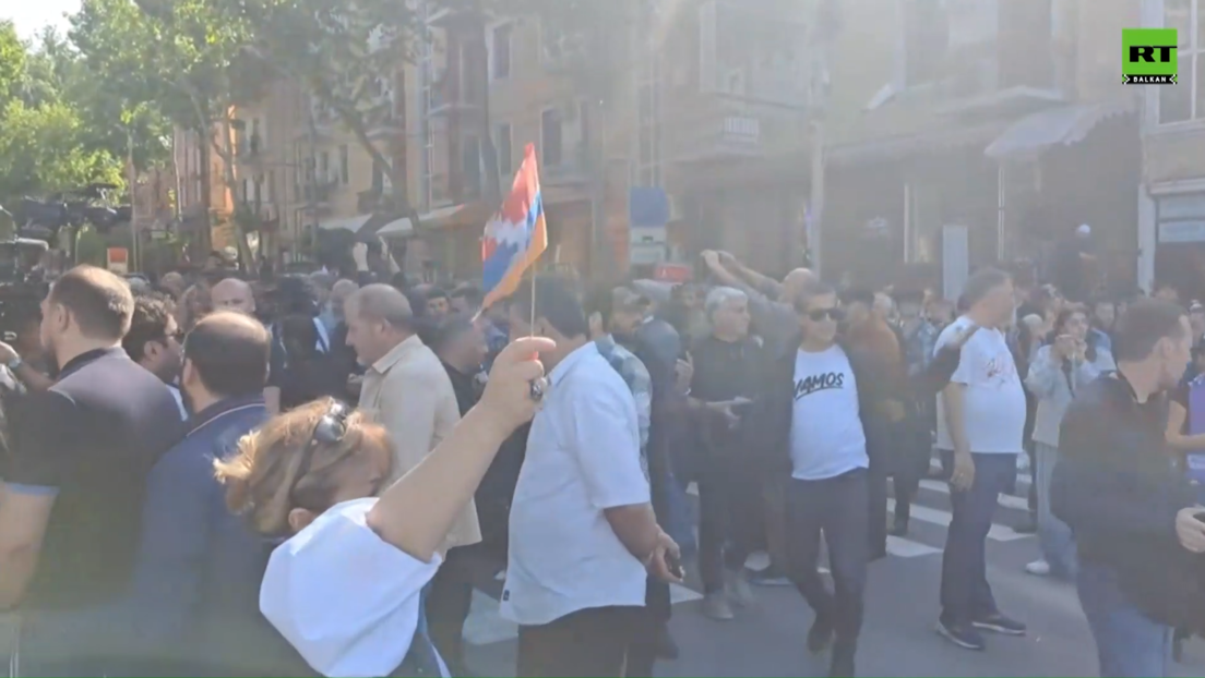 Протести у Јерменији: Демонстранти блокирали улице, почела привођења