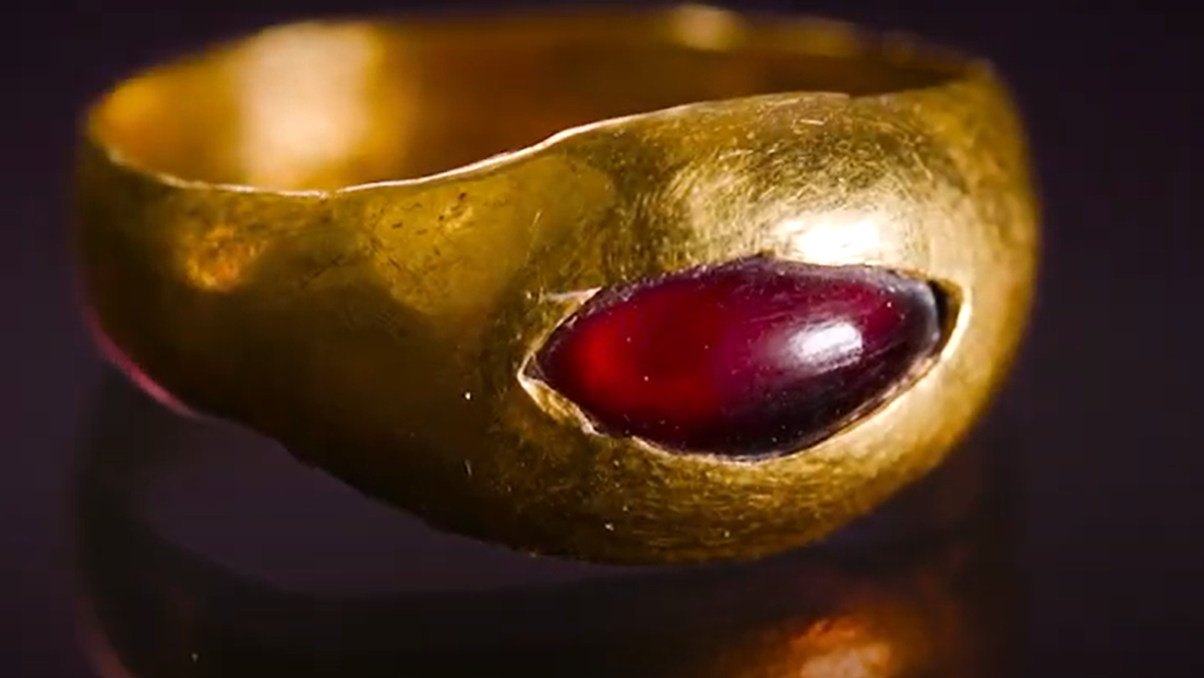 На паркингу пронађен златан прстен стар 2300 година