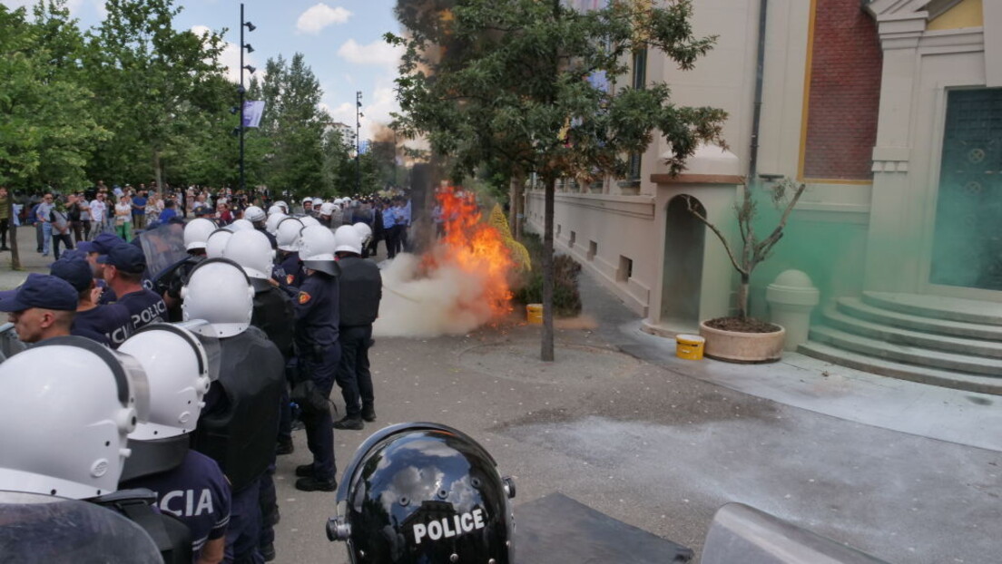 Molotovljevi kokteli, eksplozije i kordoni policije u Tirani: Traži se ostavka gradonačelnika