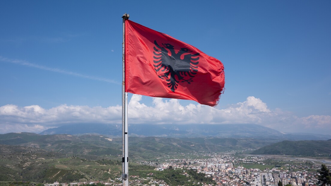 Брука у Црној Гори: Славили јубилеј школе уз албанске симболе