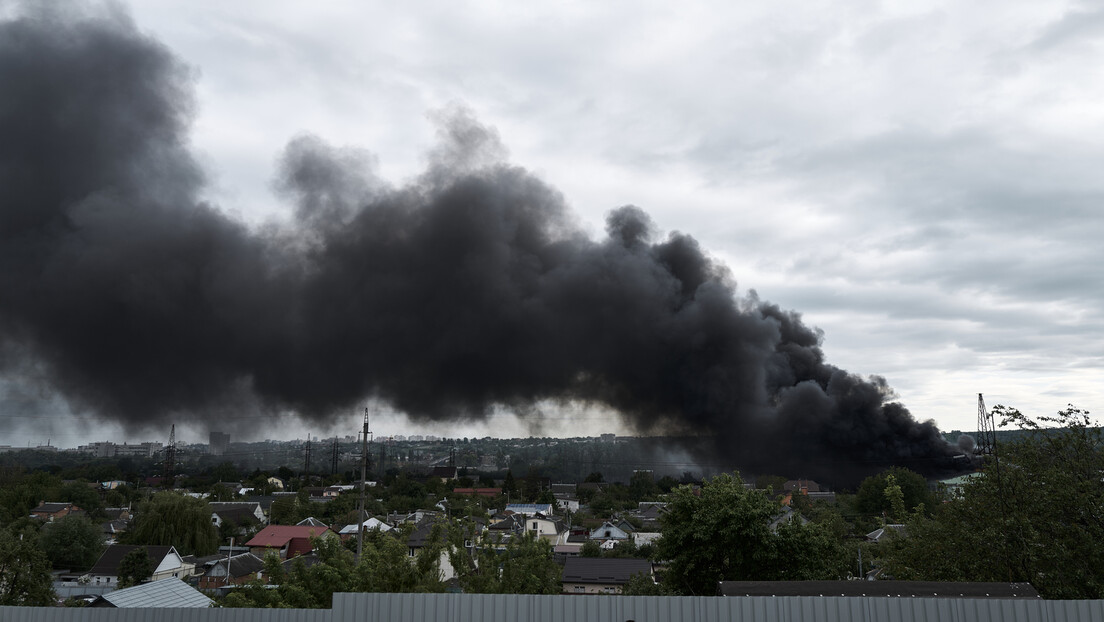 Snažne eksplozije nakon napada Rusa: Uništen arsenal naoružanja u Rovenjskoj oblasti