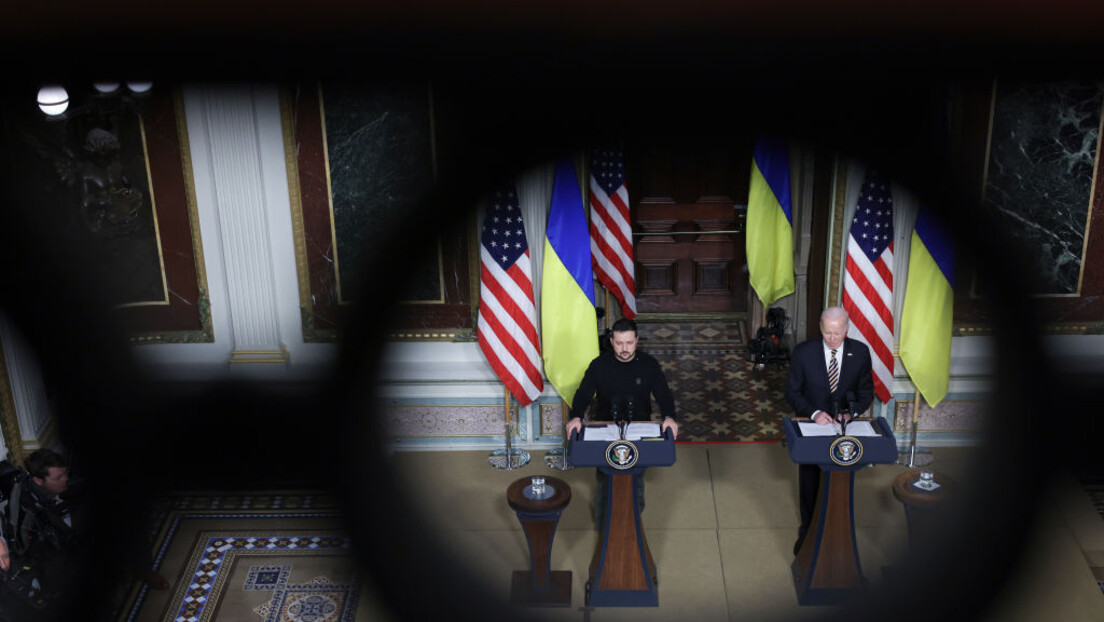 SAD nude Ukrajini bezbednosni sporazum, Zelenski histeričan