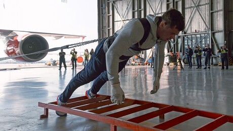 Nestvaran podvig ruskog "strongmena" – Denis vukao voz težak 650 tona!