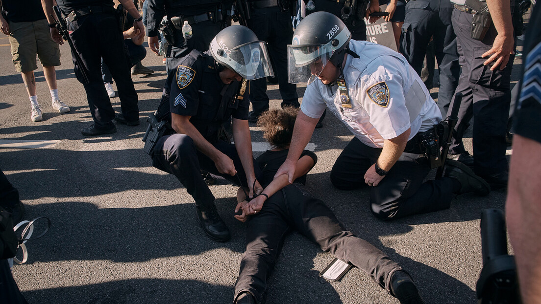 Бруклински музеј као место окршаја: У Њујорку ухапшена 34 пропалестинска демонстраната